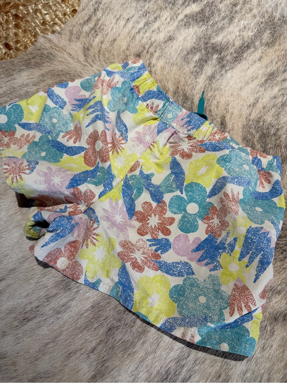 Patagonia Barely Baggies Shorts Floral Print Size S 2.5” Inseam - Picture 8 of 8